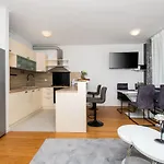 Only Apartamento *